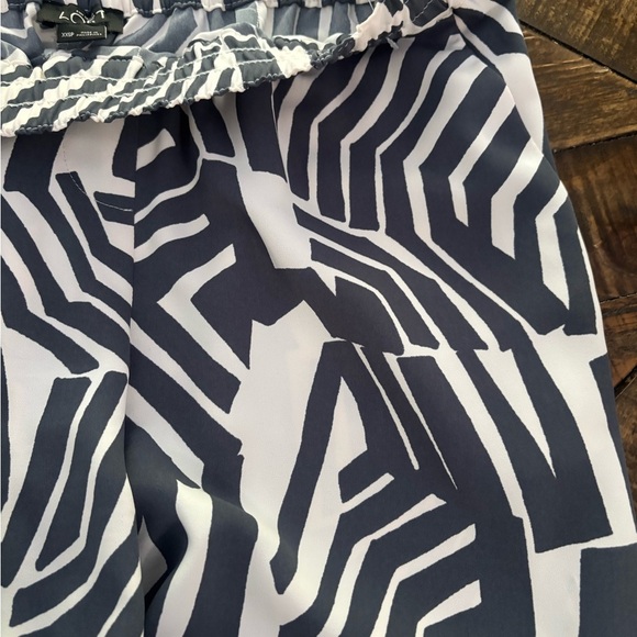 LOFT Ann Taylor  Geometric Palazzo Pants. Two front pockets, two back pockets. - Picture 13 of 15